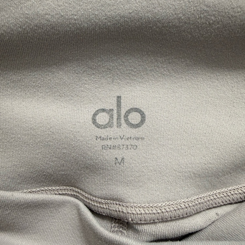 ALO Yoga High-Waist Leggings in Lavender Gray - Picture 4 of 4